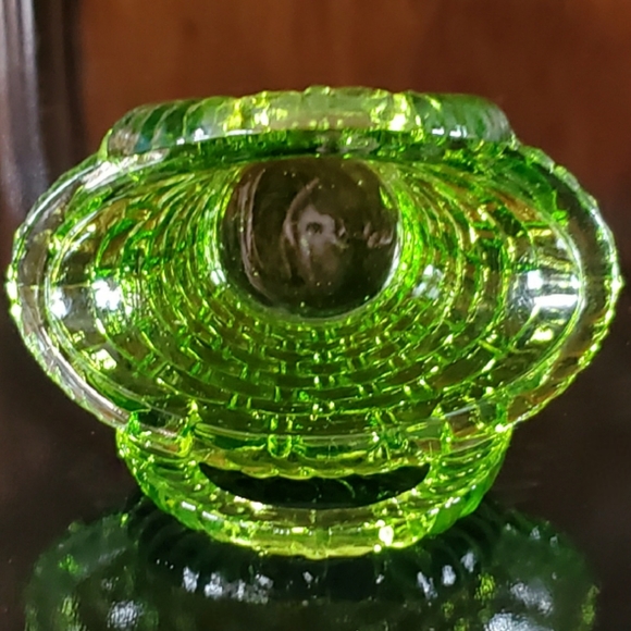 Vntg 4" Smith Glass 🥑 Green 2 Handle Basket - Picture 6 of 9
